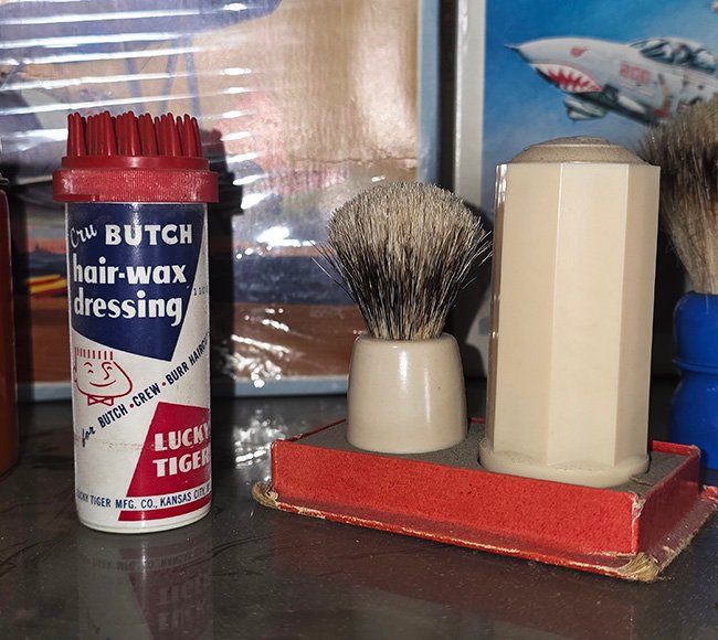 Cru BUTCH Hair-Wax and Classic Shaving Brush